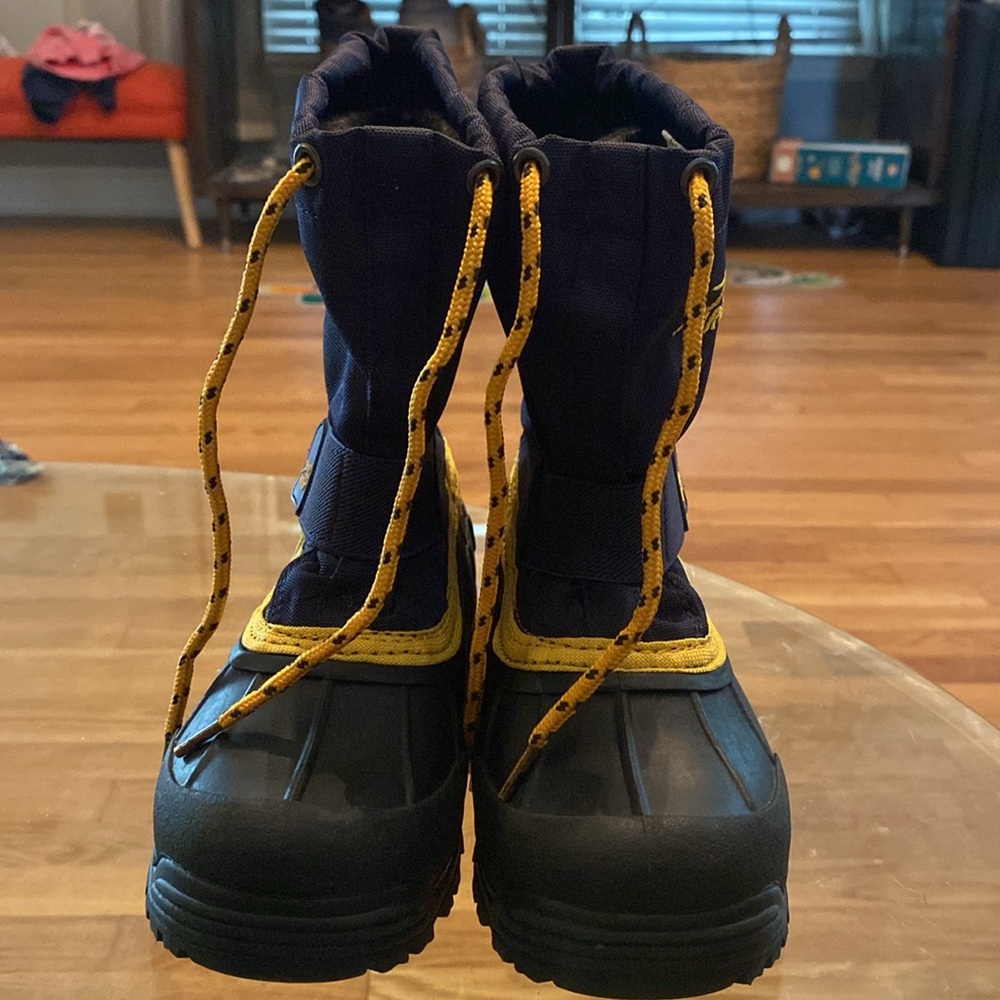 Snow Boots - Picture 2 of 3